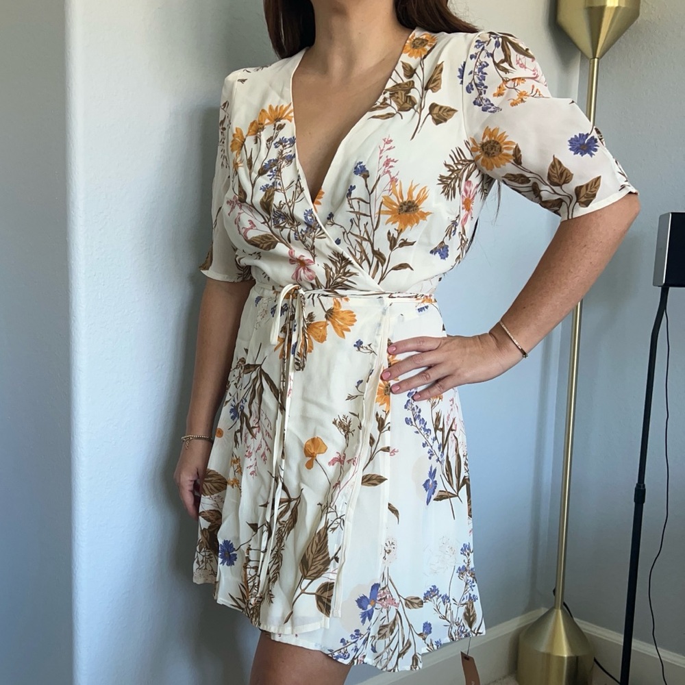 Reformation Wrap ‘Lucky Dress’ in Floral Cream Size M